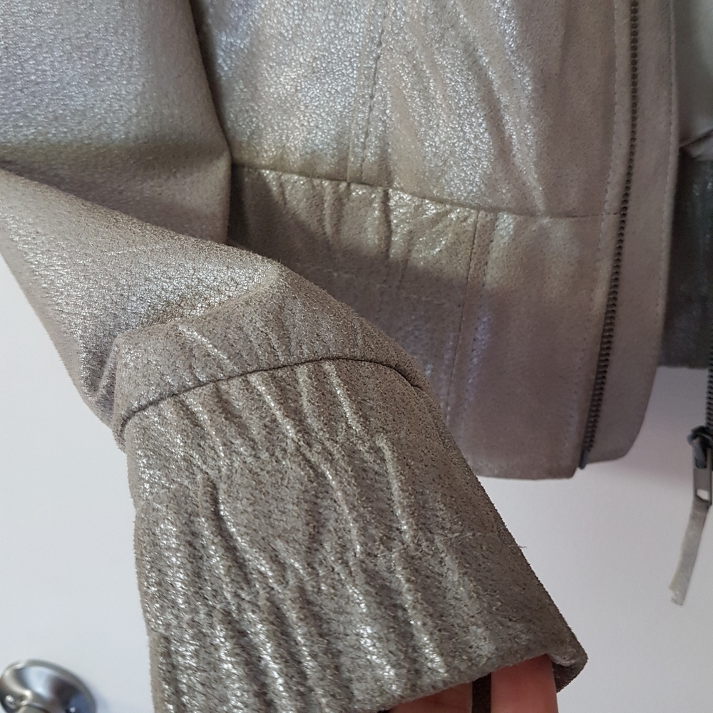 Pearly leather jacket - Picture 2 of 13